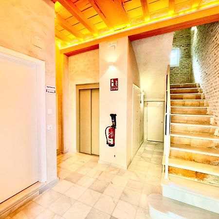 Appartamento Click Triana - Patio Privado Siviglia Esterno foto